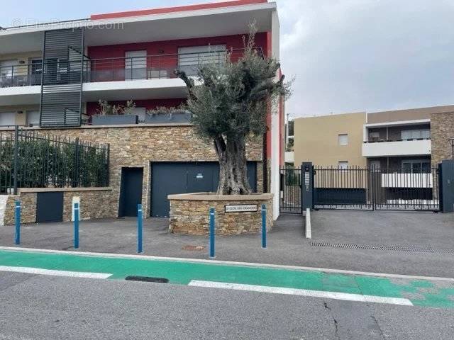 Parking à VILLENEUVE-LOUBET