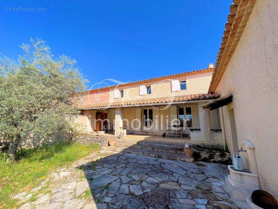 Maison à SAINT-SATURNIN-LES-APT