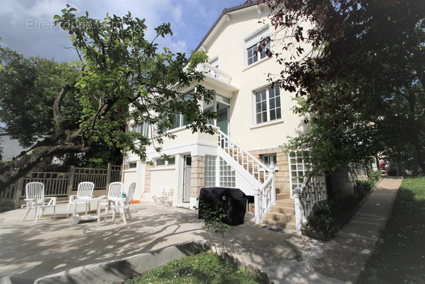 Maison à CHENNEVIERES-SUR-MARNE