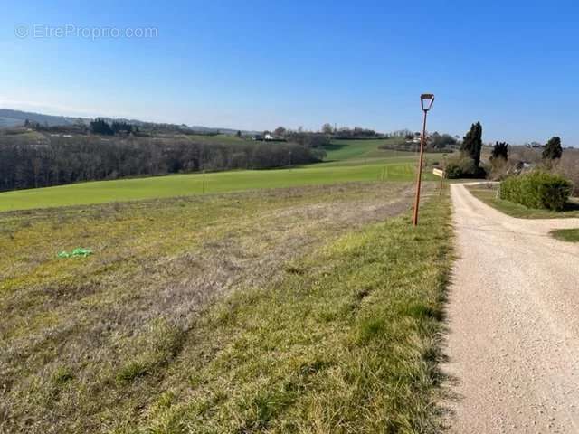 Terrain à LOMBEZ