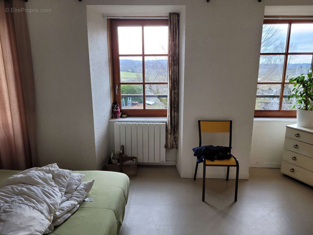 Appartement à LA TOUR-D&#039;AUVERGNE