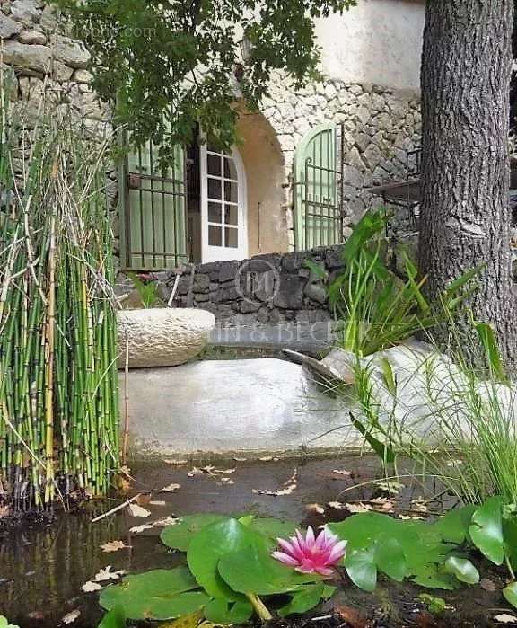 Maison à CHATEAUNEUF-GRASSE