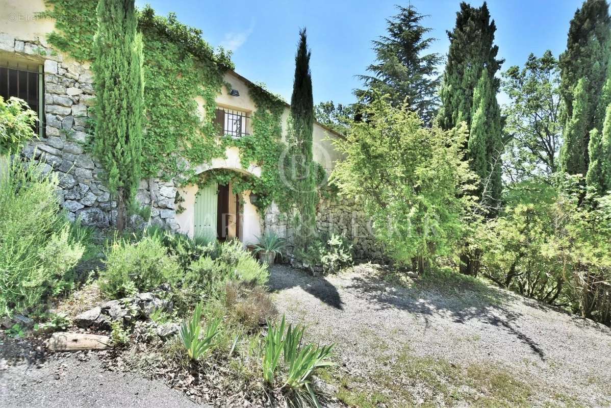 Maison à CHATEAUNEUF-GRASSE