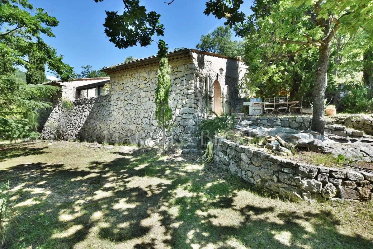 Maison à CHATEAUNEUF-GRASSE