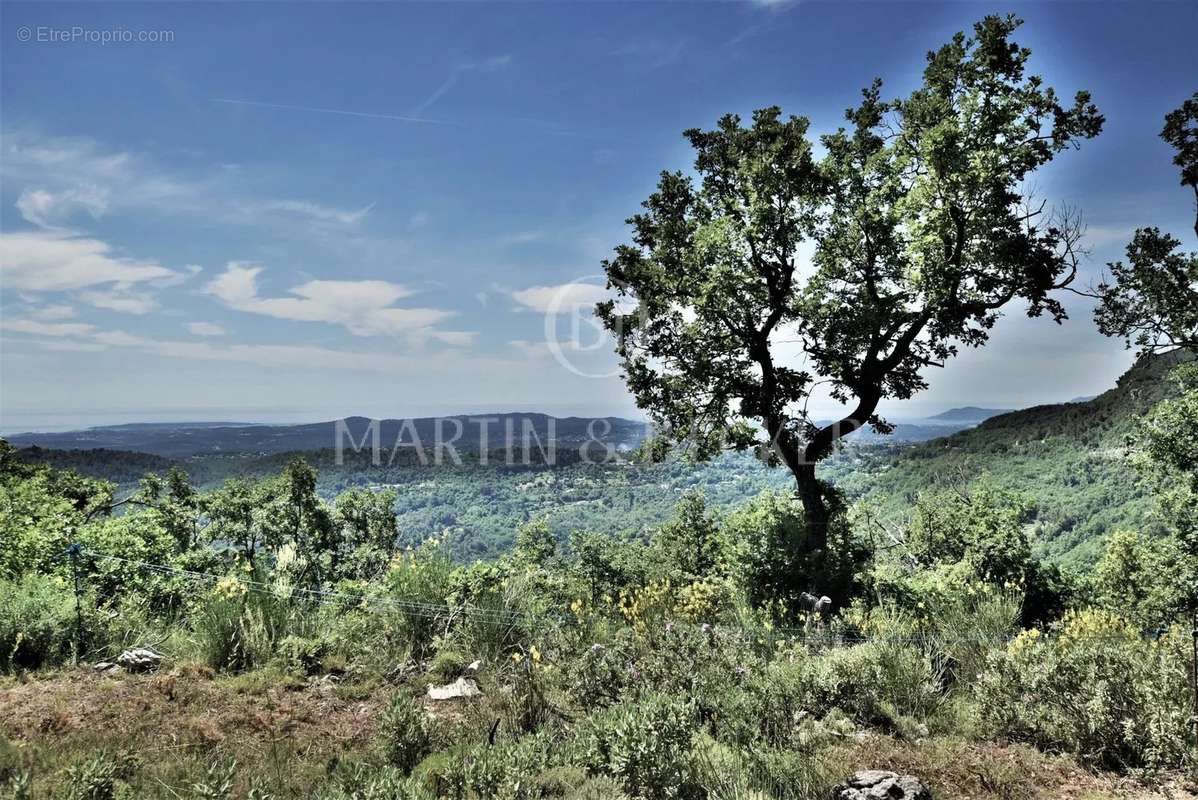 Maison à CHATEAUNEUF-GRASSE