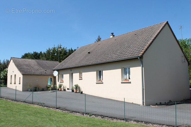 Maison à CERILLY