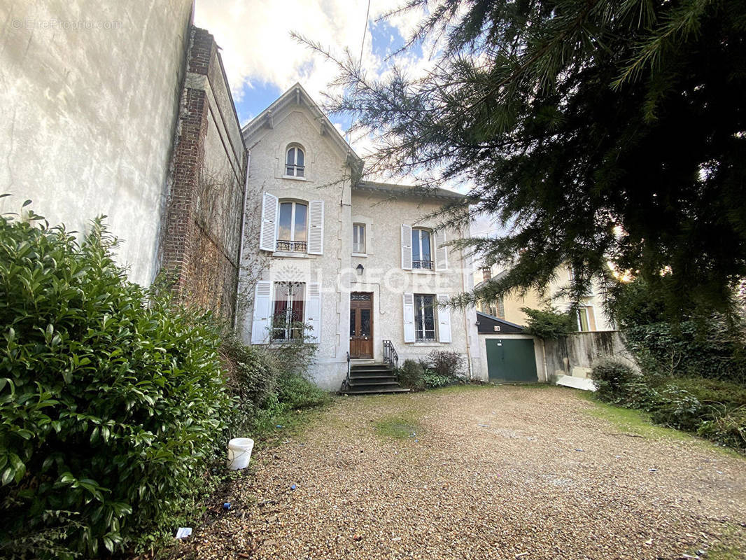 Maison à LES MUREAUX