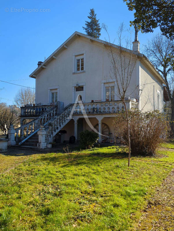 Maison à SAUVETERRE-LA-LEMANCE