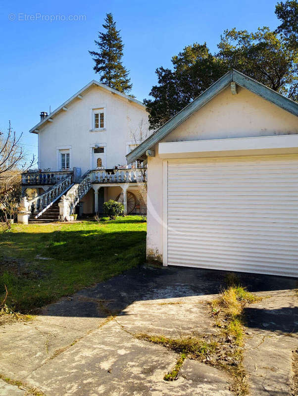 Maison à SAUVETERRE-LA-LEMANCE