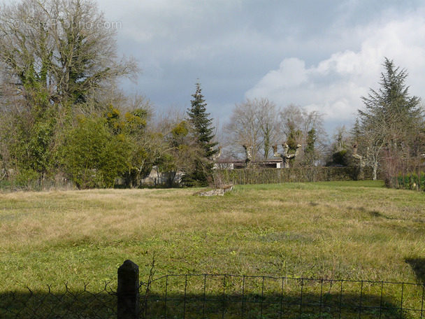 Terrain à PONT-DE-VAUX