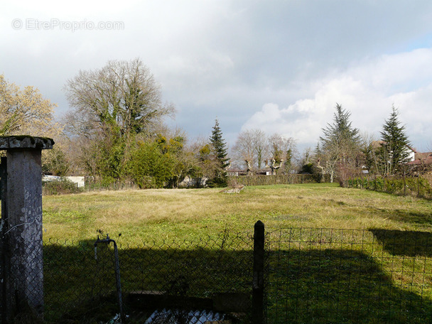 Terrain à PONT-DE-VAUX