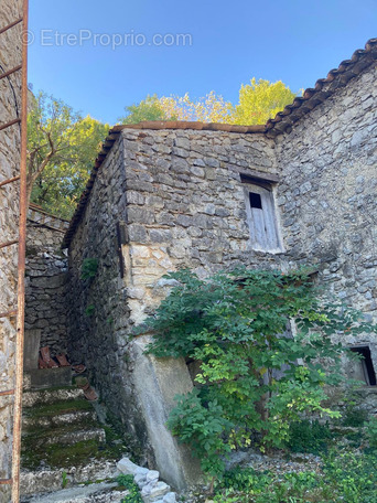 Maison à LES PILLES