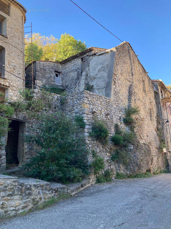 Maison à LES PILLES