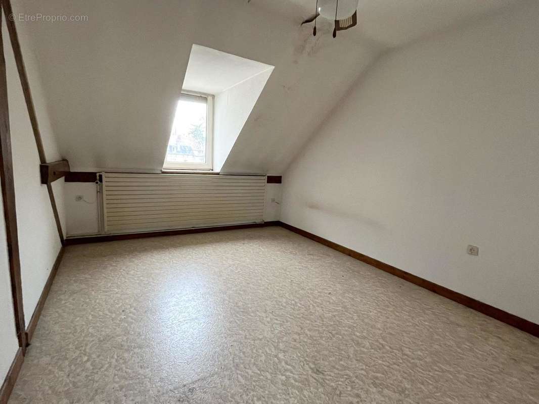 Chambre 2 - Appartement à SARREBOURG