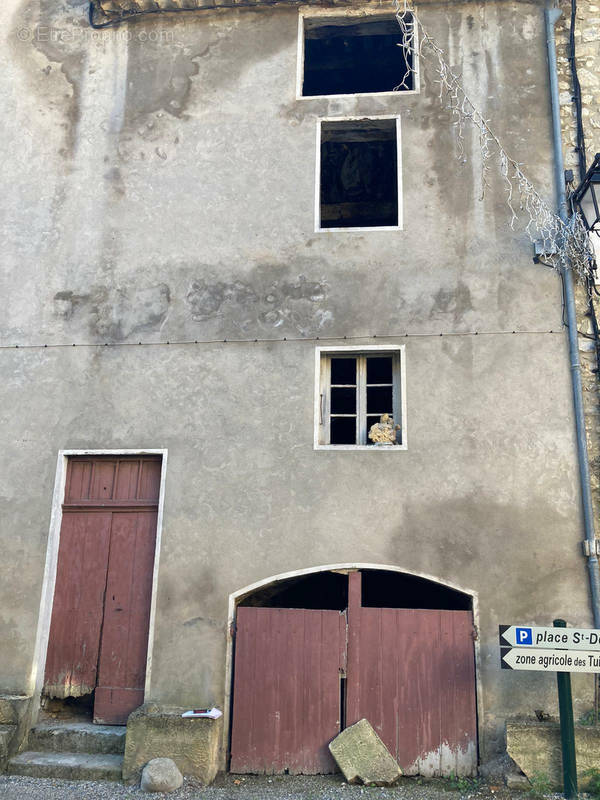 Maison à LES PILLES