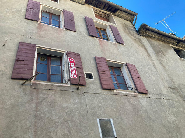 Maison à LES PILLES