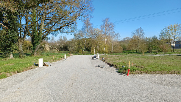 Terrain à SAINT-DOLAY