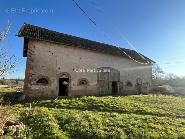 Maison à SAINT-BONNET-TRONCAIS