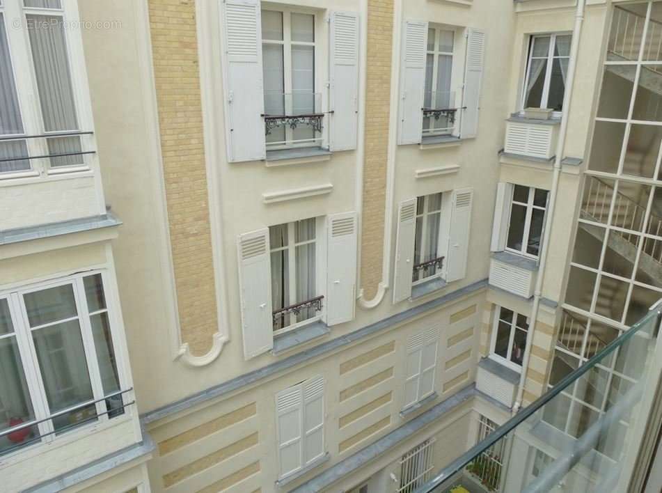 Appartement à PARIS-16E