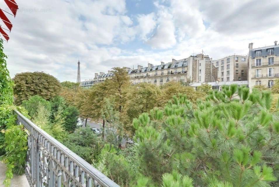 Appartement à PARIS-16E