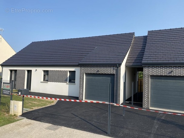 Terrain à BELLOY-SUR-SOMME