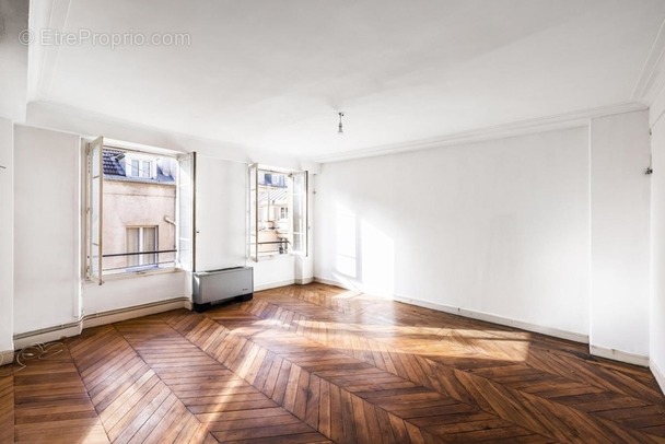 Appartement à PARIS-1E