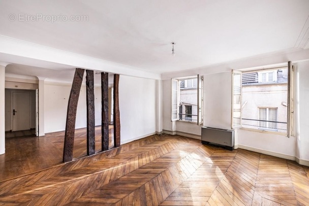 Appartement à PARIS-1E