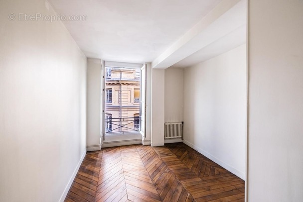 Appartement à PARIS-1E