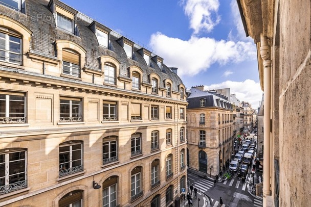 Appartement à PARIS-1E