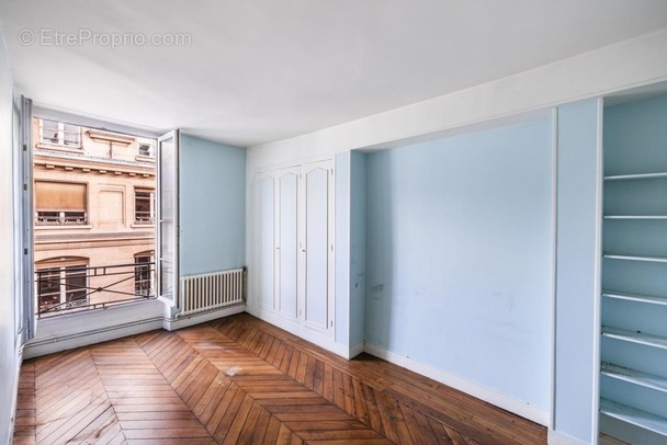 Appartement à PARIS-1E