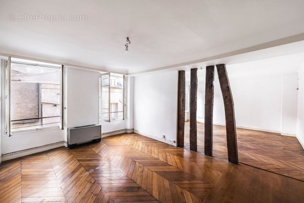 Appartement à PARIS-1E