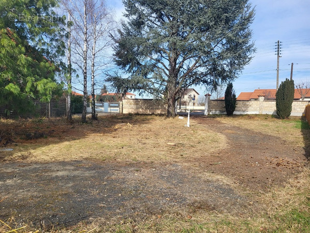 Terrain à PONT-DU-CHATEAU