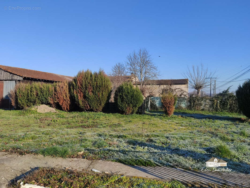 Terrain à SAINT-SULPICE-ET-CAMEYRAC