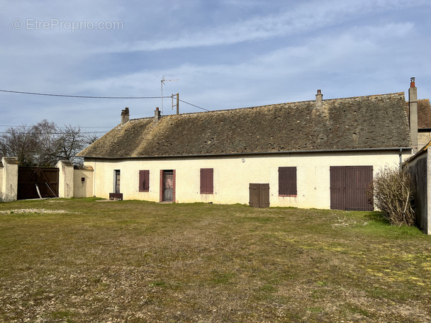 Maison à HOUDAN