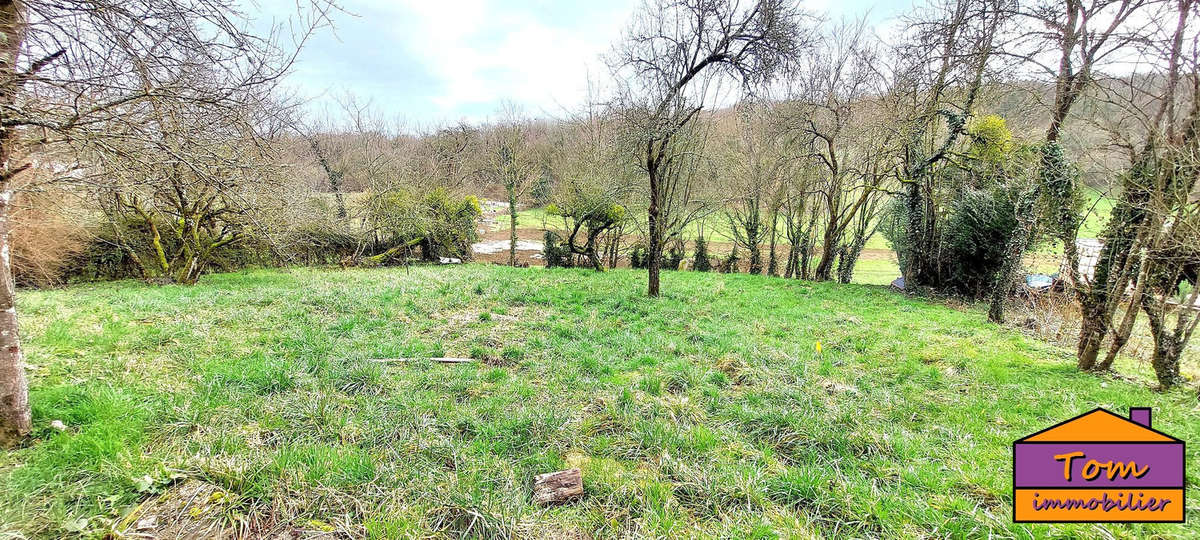 Terrain à NEUREY-LES-LA-DEMIE