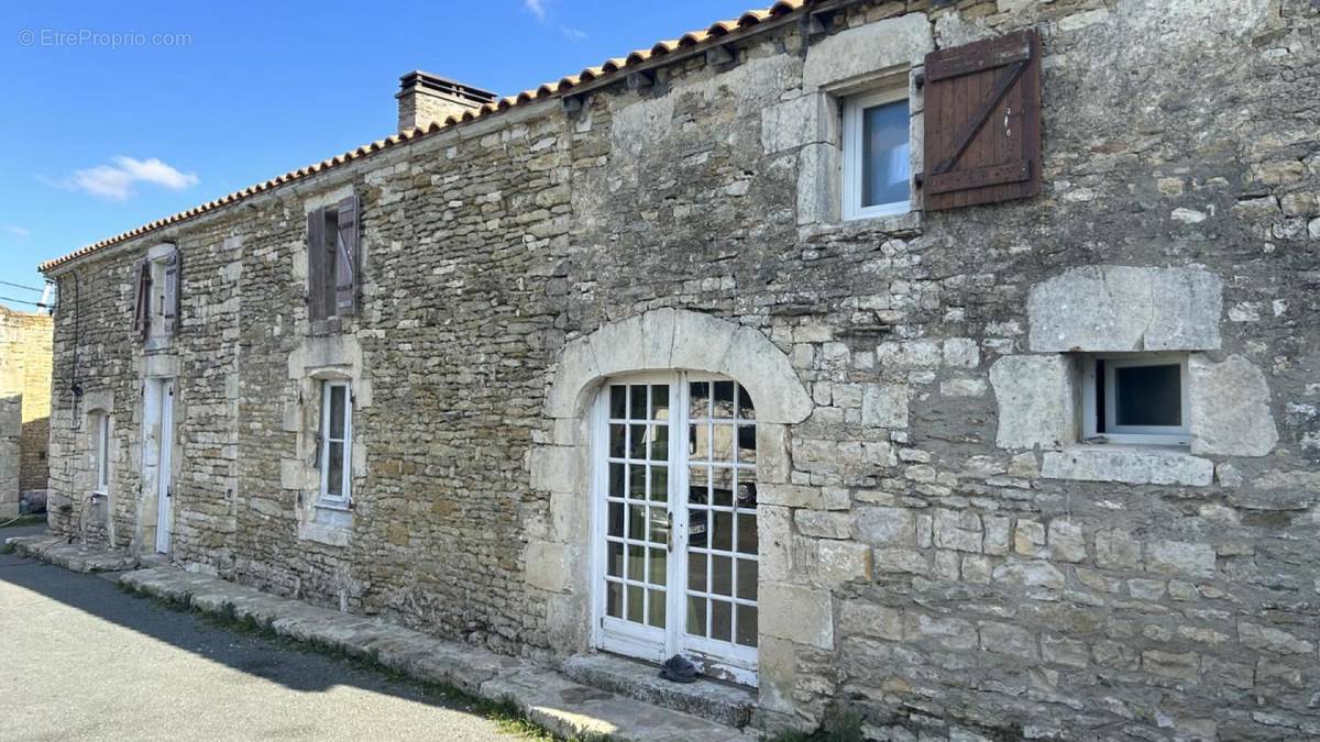 Façade sud - Maison à SURGERES