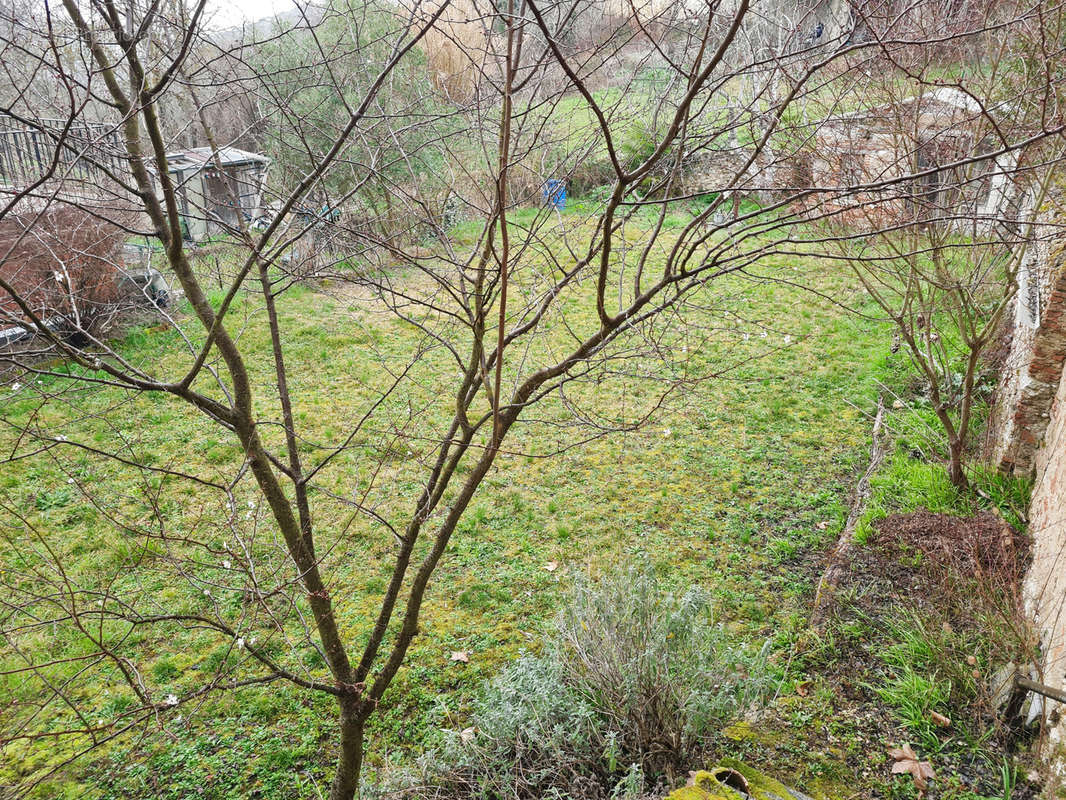 Terrain à SAINT-SULPICE-SUR-LEZE