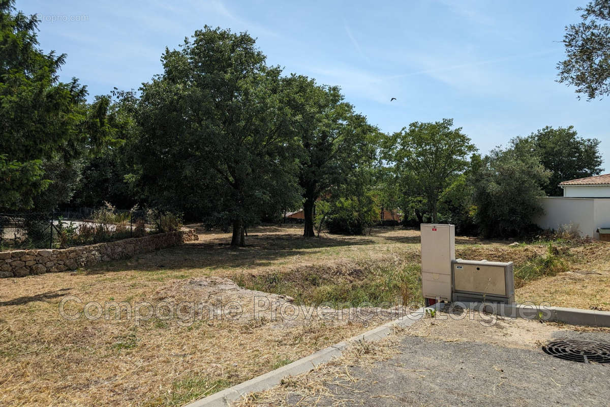 Terrain à LORGUES