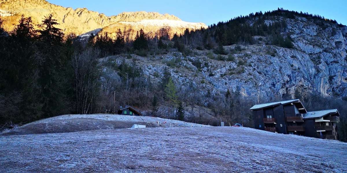 Terrain à ABONDANCE