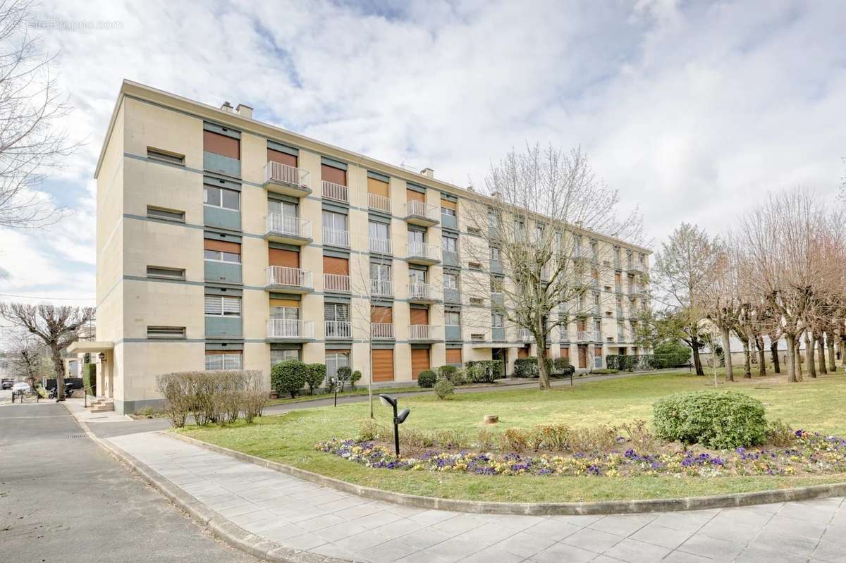 Appartement à SAINT-MAUR-DES-FOSSES