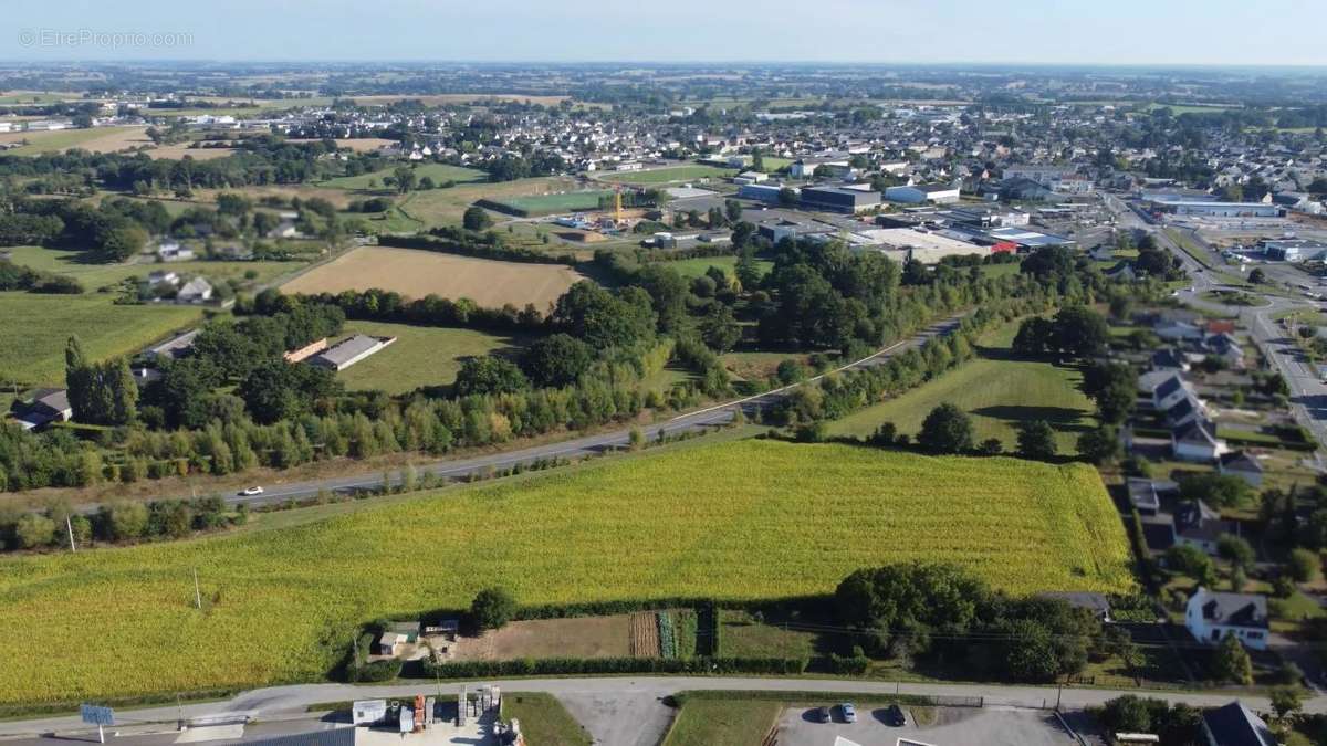 Terrain à RANNEE