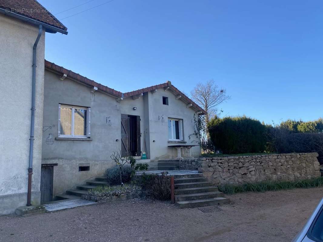 Maison à MONTCOMBROUX-LES-MINES