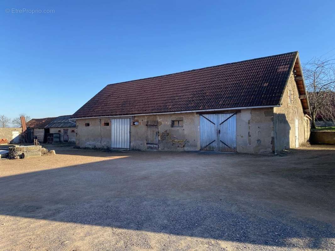 Maison à MONTCOMBROUX-LES-MINES