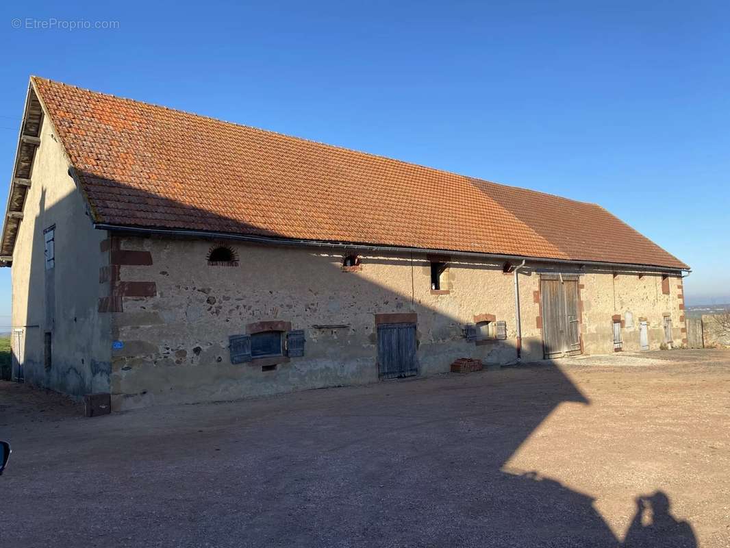 Maison à MONTCOMBROUX-LES-MINES