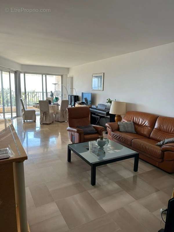 Appartement à VALLAURIS