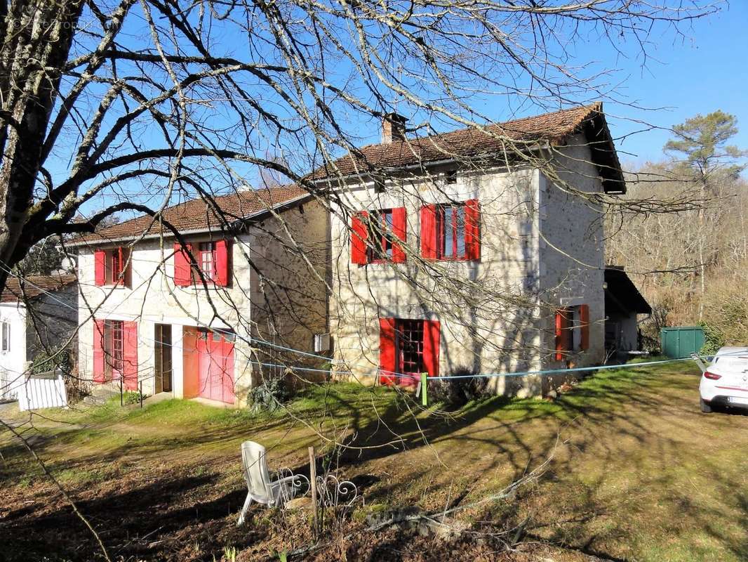 Maison à CHAMPAGNAC-DE-BELAIR