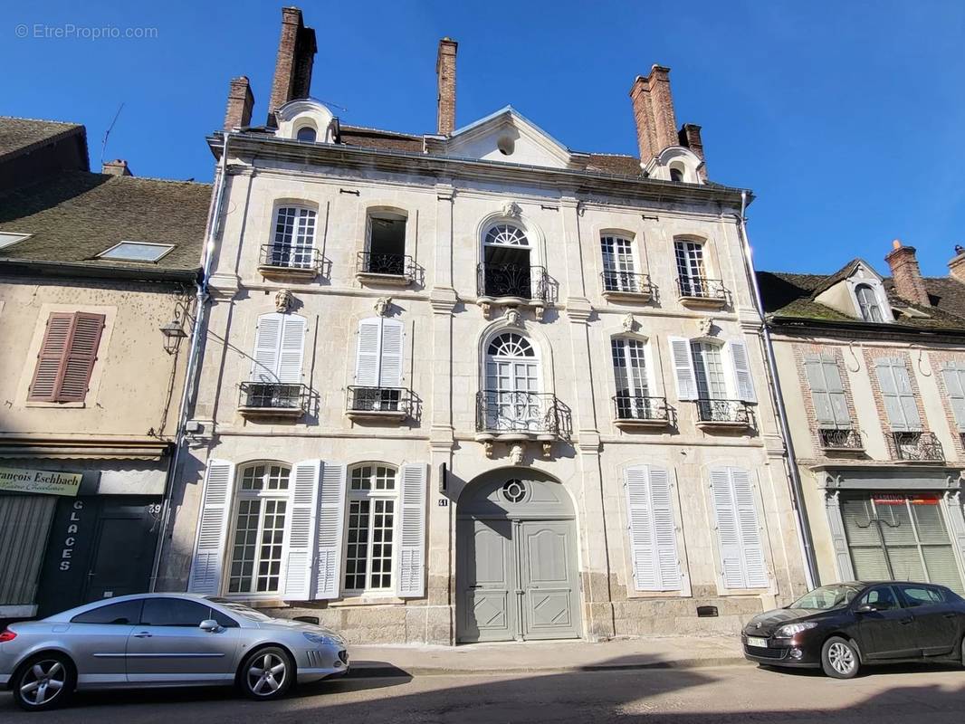 Appartement à VILLENEUVE-SUR-YONNE