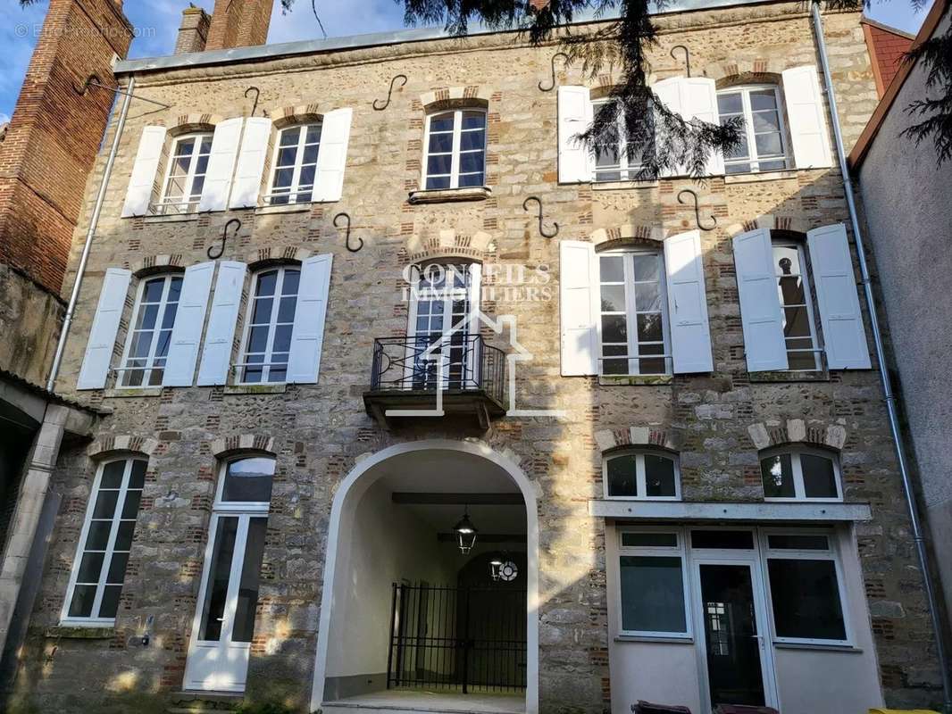 Appartement à VILLENEUVE-SUR-YONNE