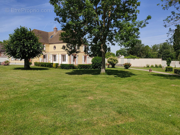 Maison à HOUDAN