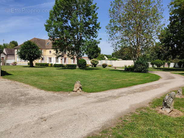 Maison à HOUDAN